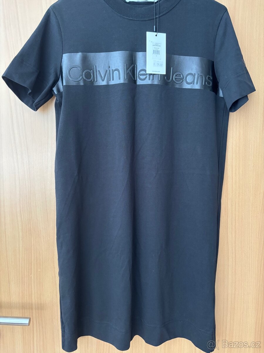 Nové šaty Calvin Klein