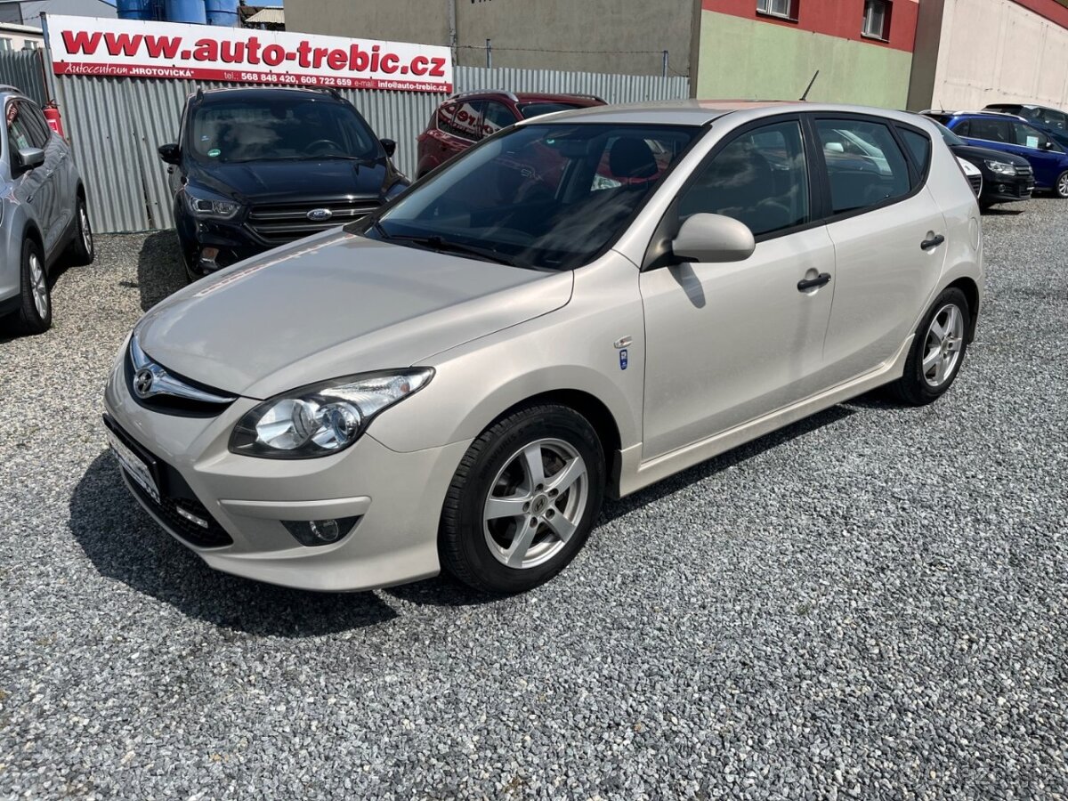 HYUNDAI i30 1,4i  FIFA 1,MAJITEL TAŽNÉ ZAŘÍZENÍ