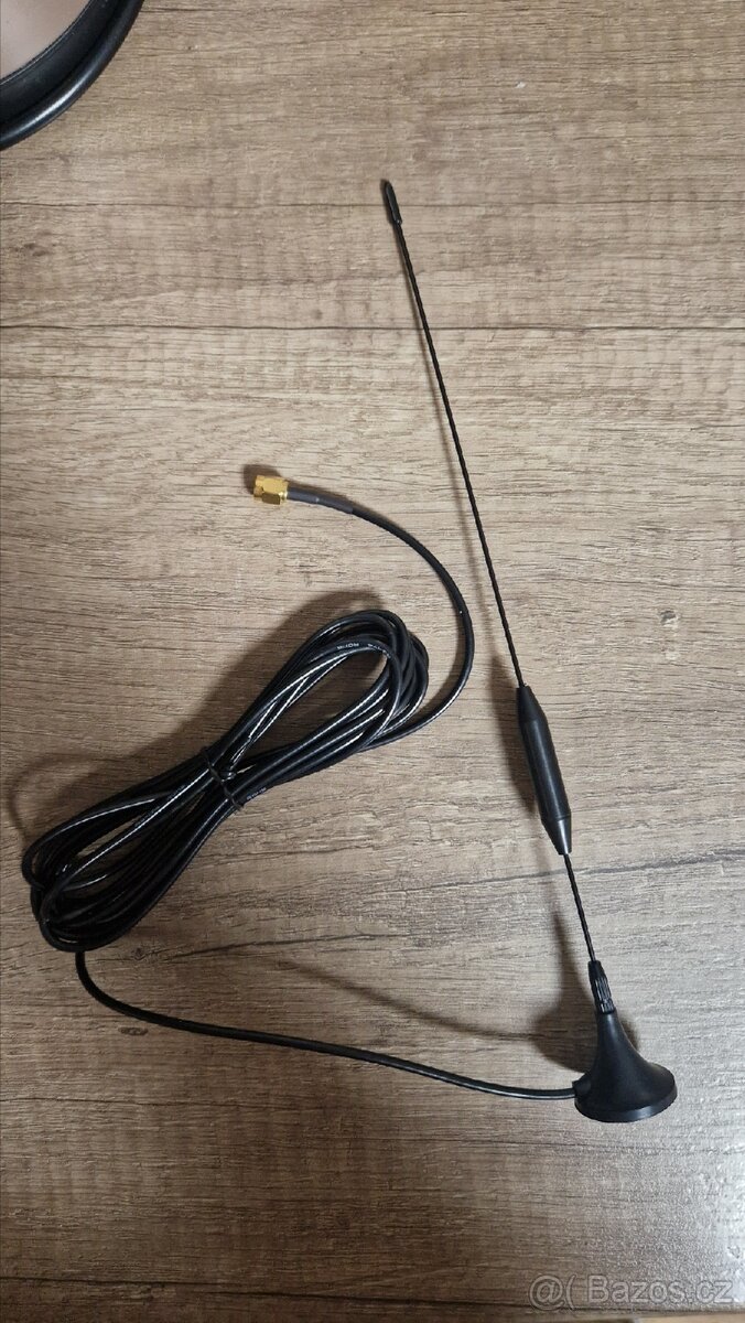 Anténa s magnetem