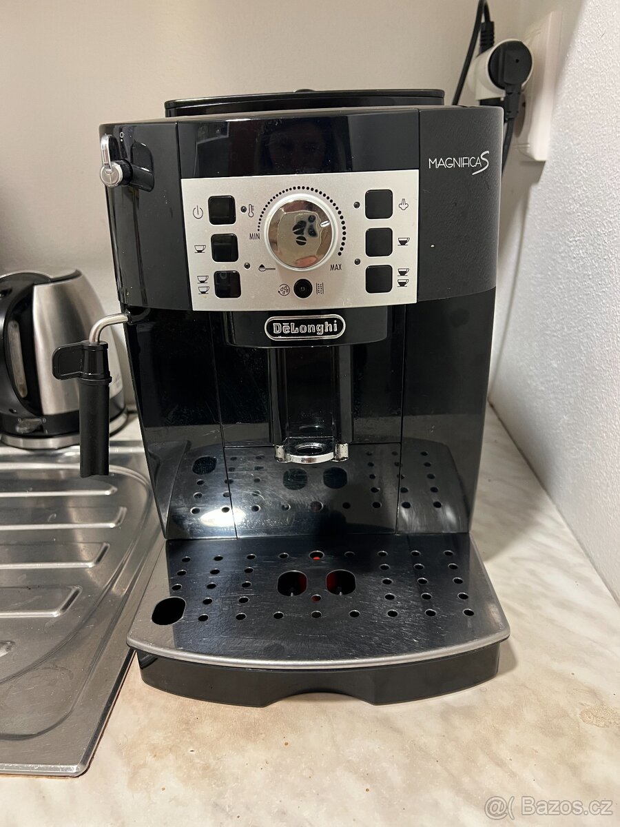 Automatický kávovar Delonghi Magnifica S