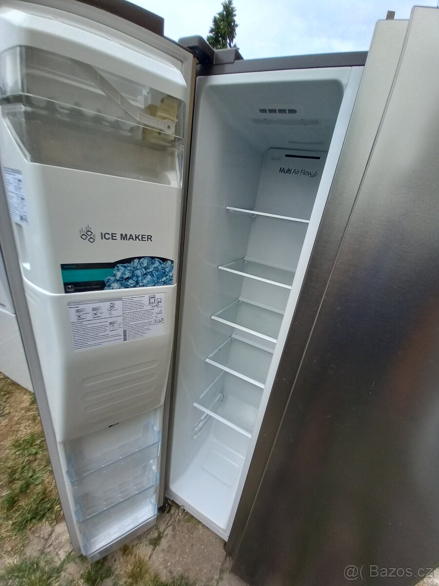 Americká lednice plně funkční