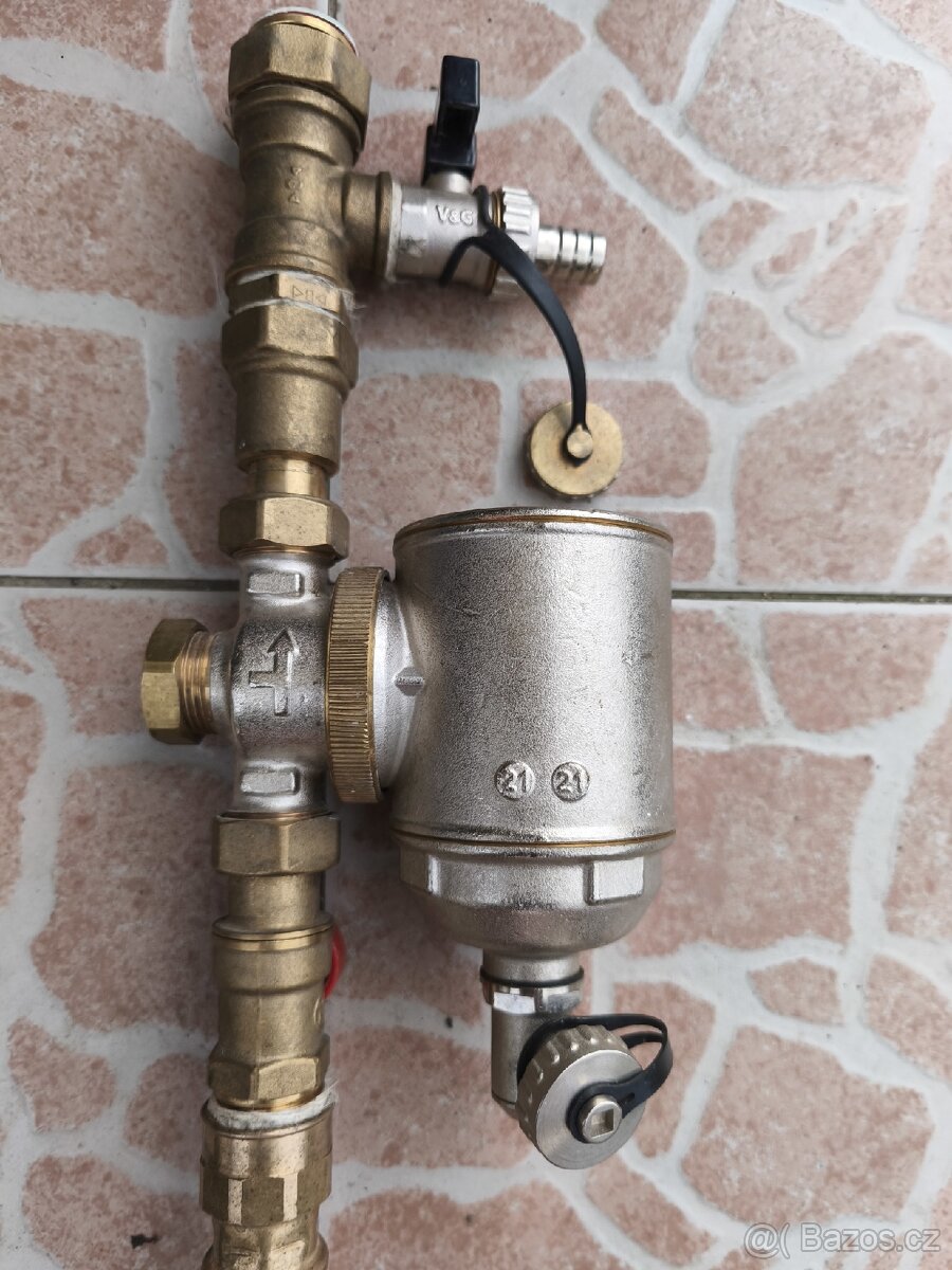 R146C odstředivý odkalovač
