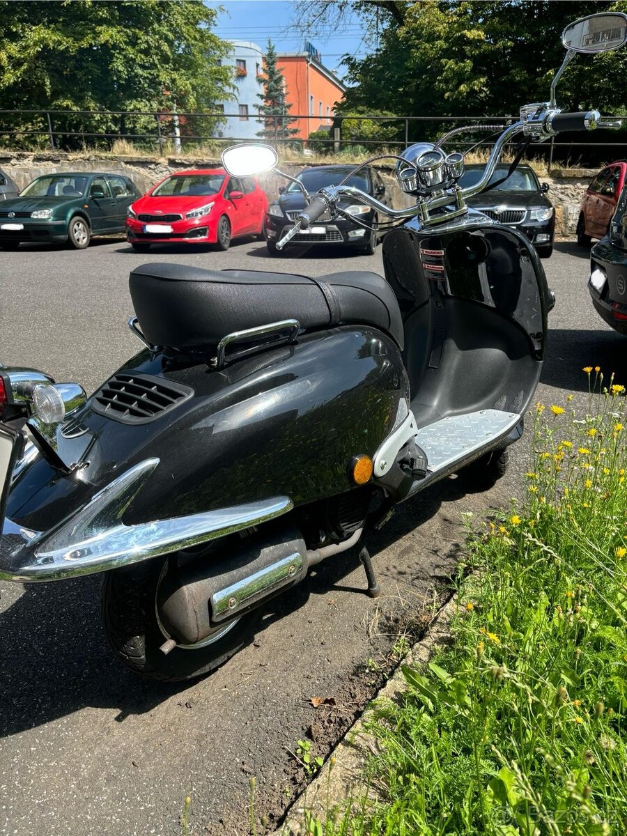 Prodám retro skútr Znen v automatu