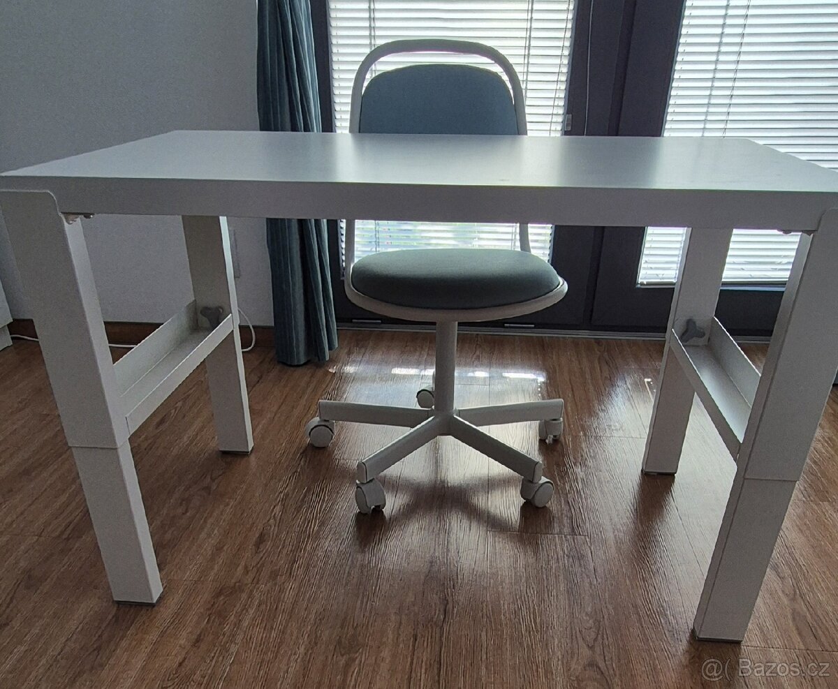 Dětský psací stul IKEA PAHL a zidle IKEA Orfjall