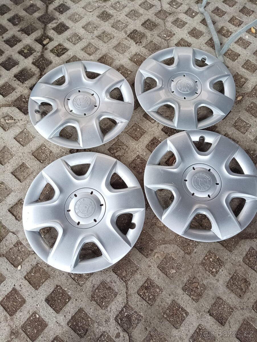 POKLICE ŠKODA ORIGINAL 15 KOLA-JAKO NOVÉ