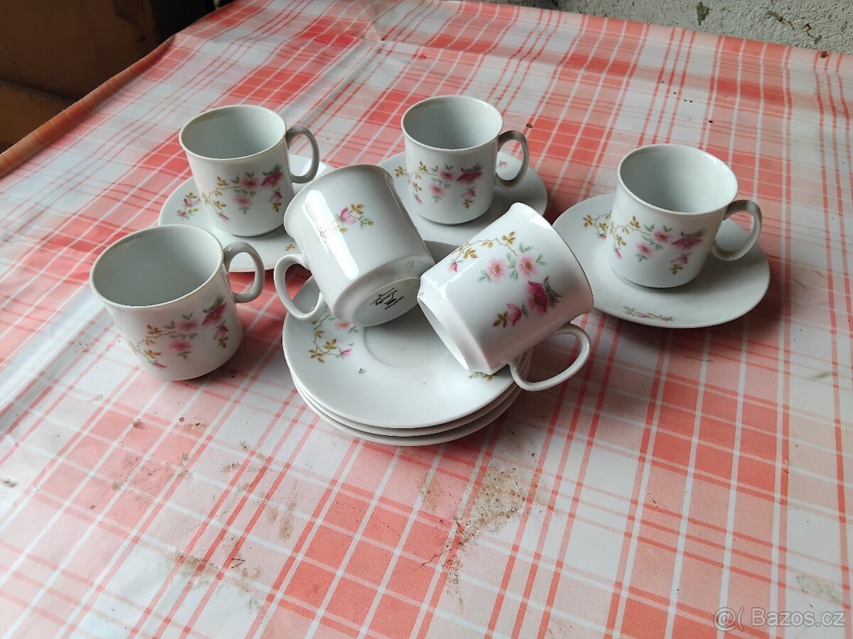 Souprava porcelánových šálků/talířků