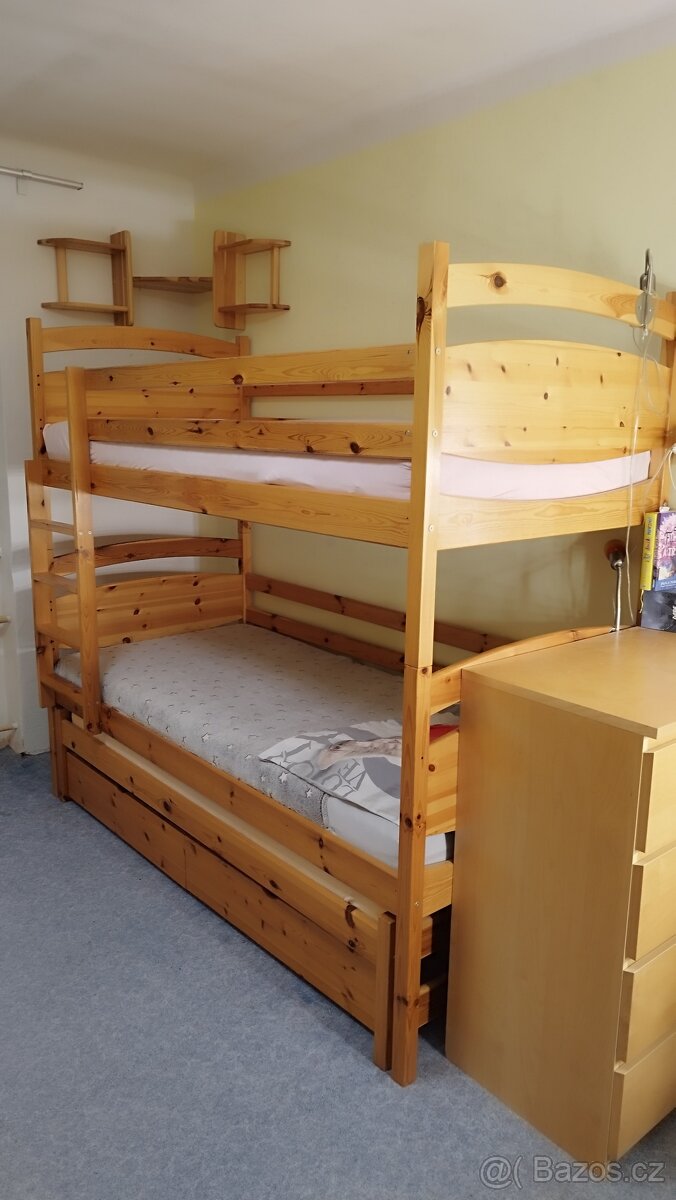 Patrová postel s úložným prostorem a pristylkou