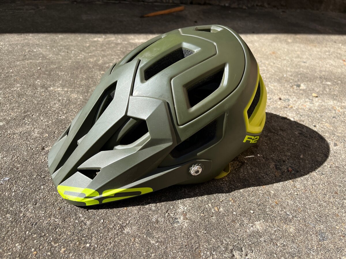 CYKLISTICKÁ HELMA R2 TRAIL