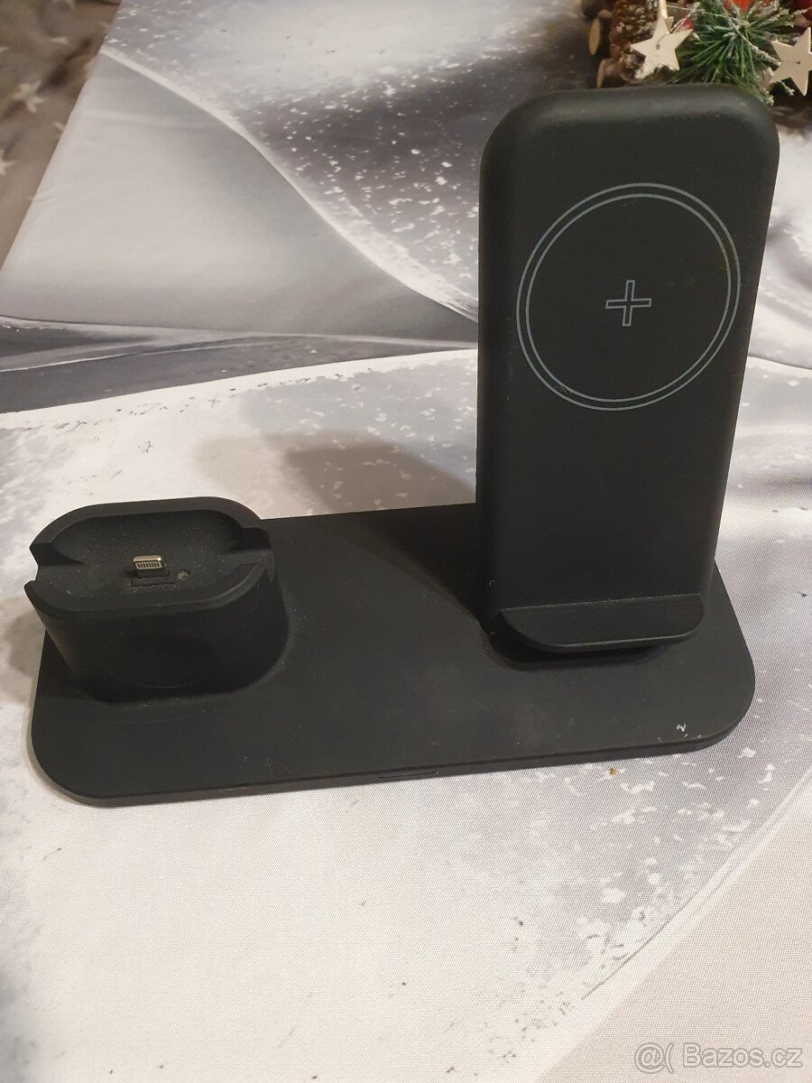 Bezdrátová nabíječka pro telefon a sluchátka Apple