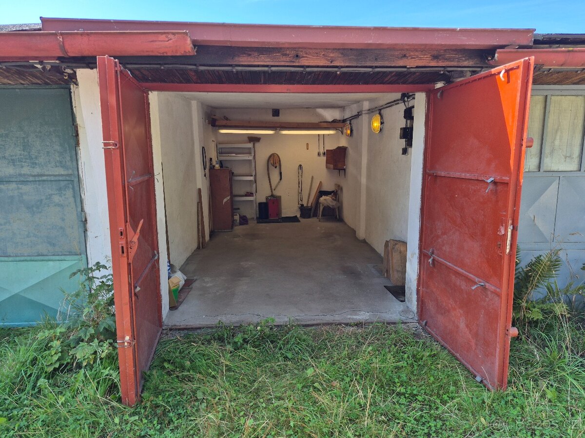 Garáž Karlovy Vary - Stará Role - vlastní pozemek +elektřina