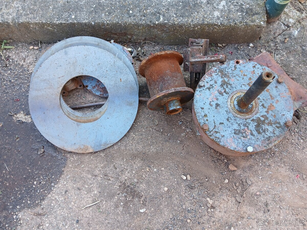 Prodám masivní úhlovou převodovku