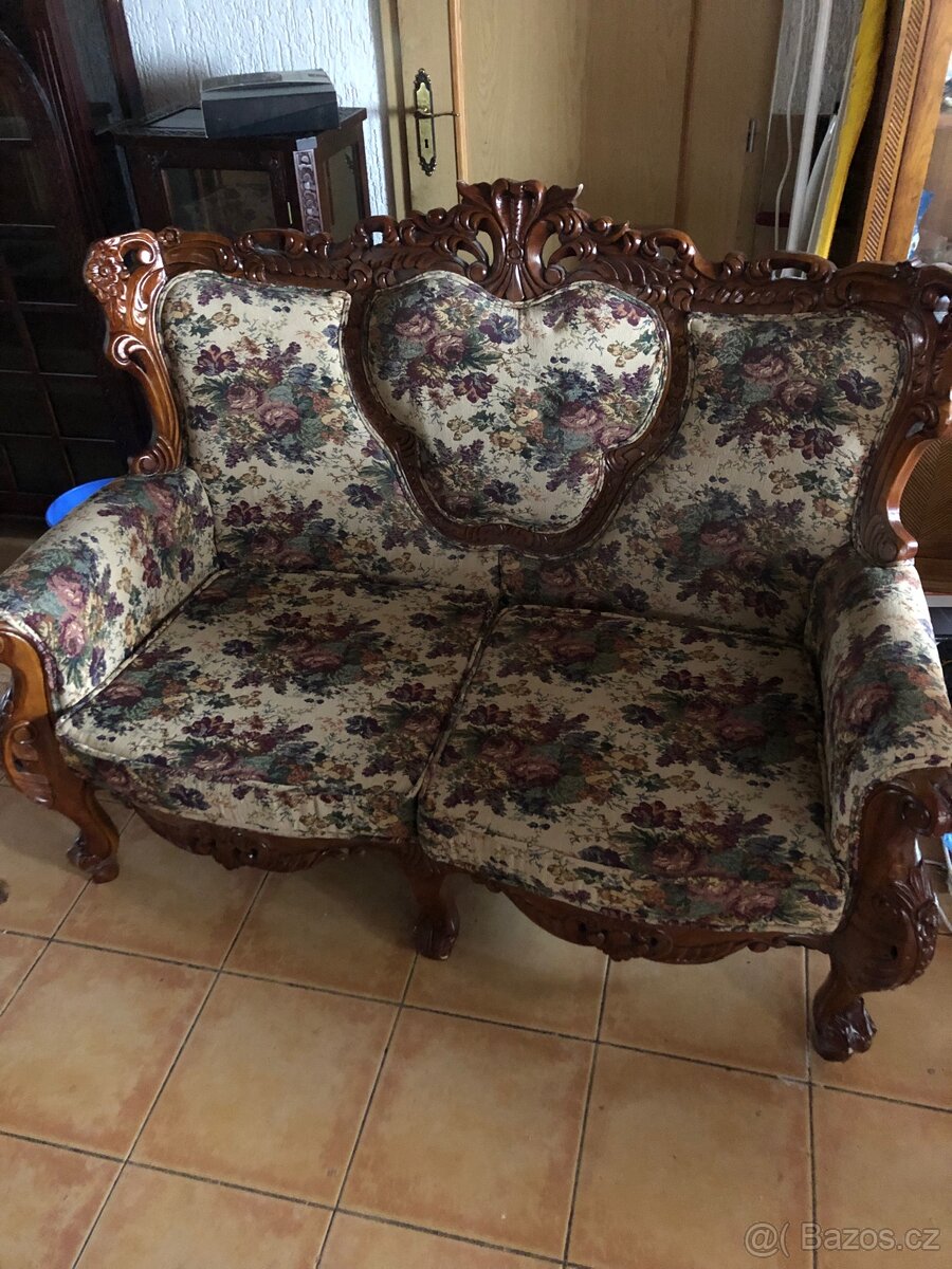 Starozitna sedací souprava