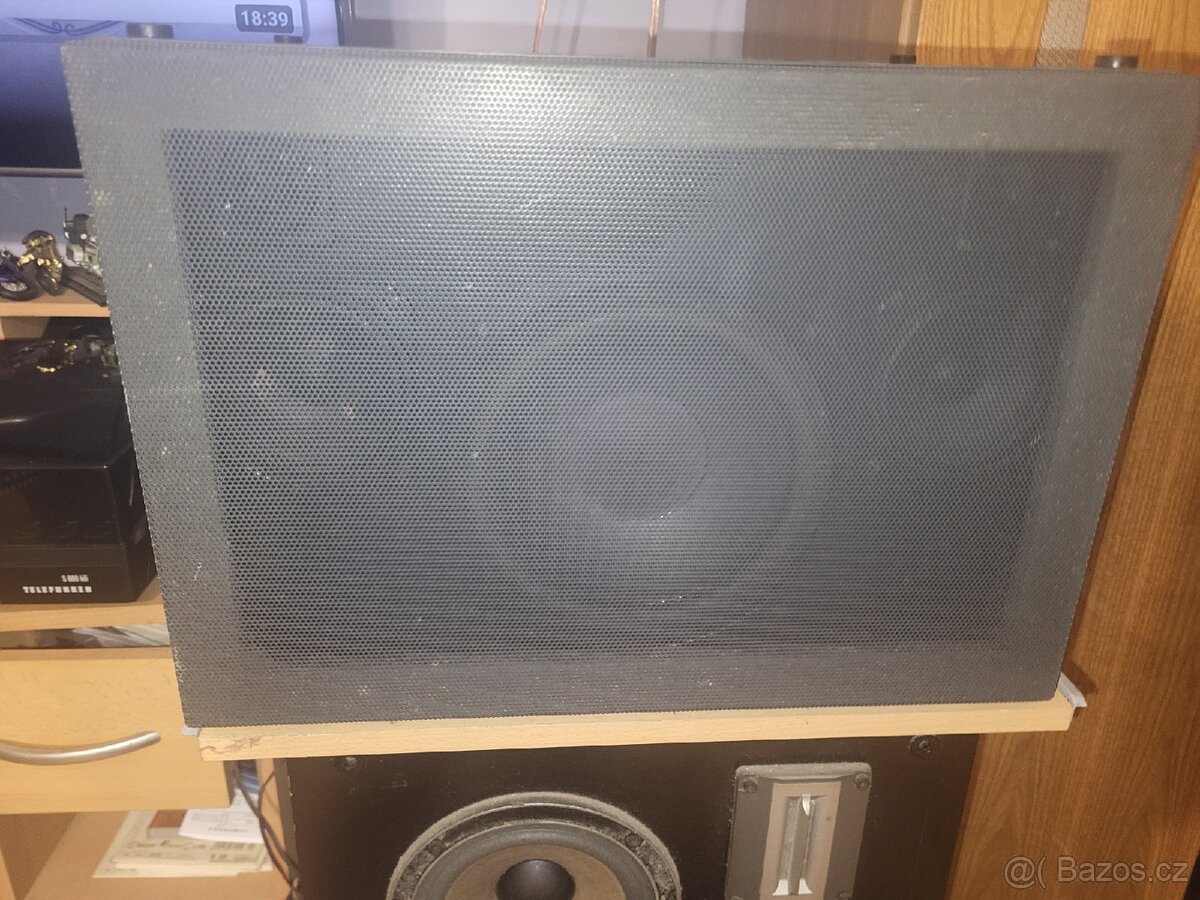 3-Wege - Stereo - Box
(doslova: 3-pásmová stereo bedna)