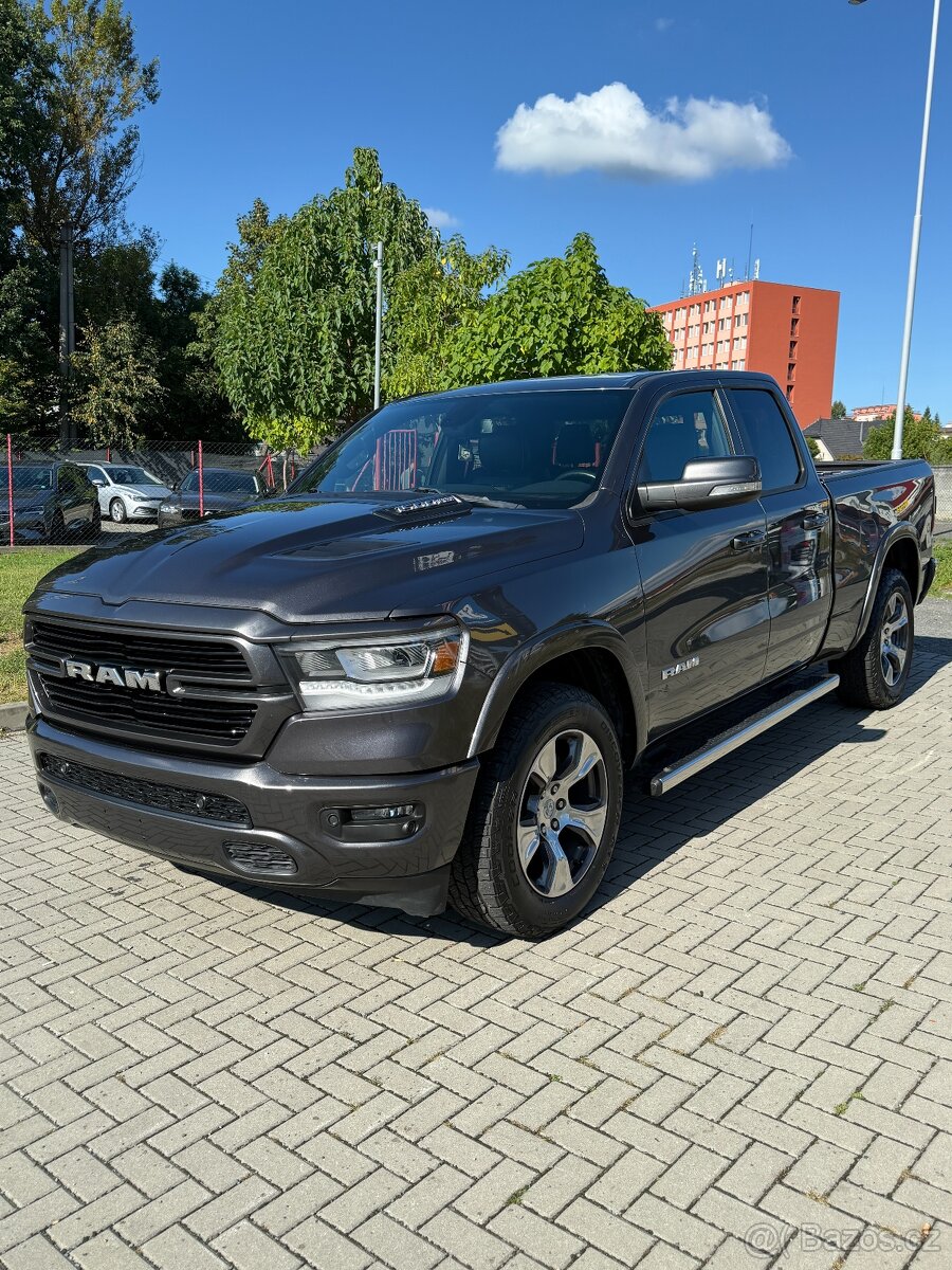 Dodge RAM 1500 5.7 V8 HEMI--2019--Laramie--kůže--96.000km