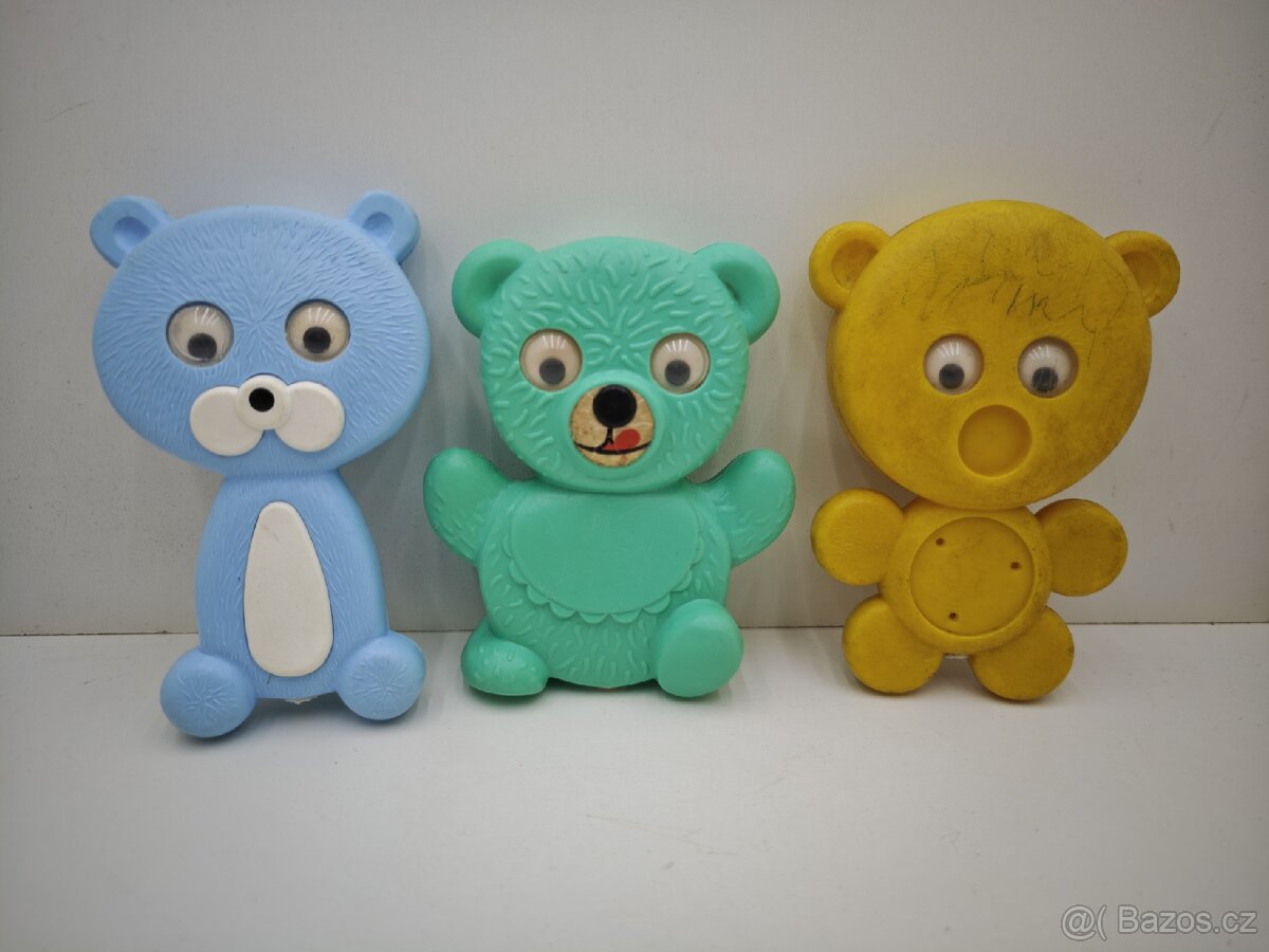 Stará retro hračka medvídci Směr .