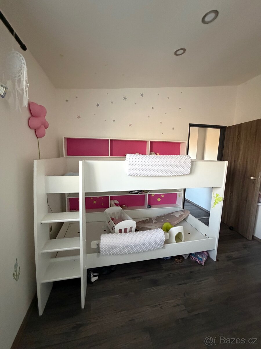 Dětská dvoupatrová postel