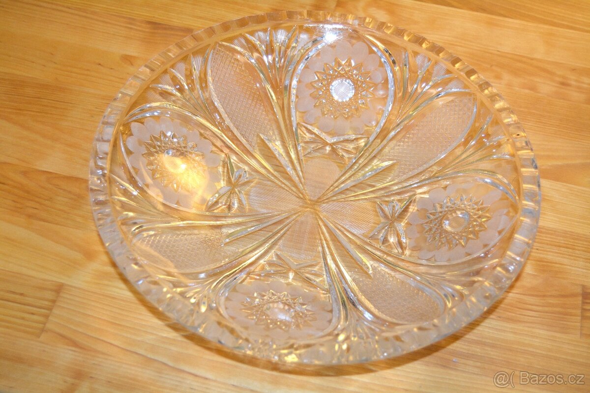 Ručně broušená mísa z českého křišťálového skla, 32 cm