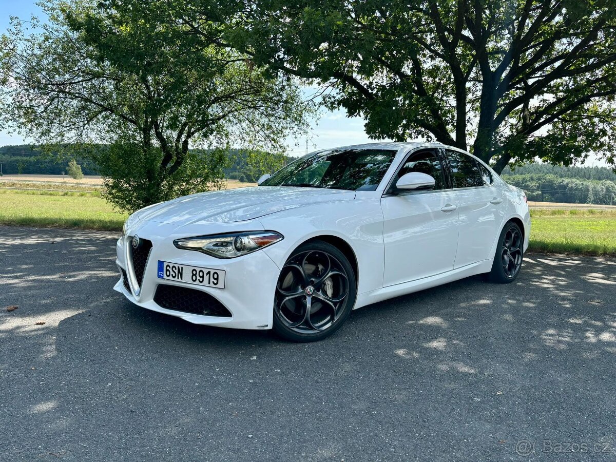 P: Alfa Romeo Giulia Super 2,0T 280HP RWD 2019