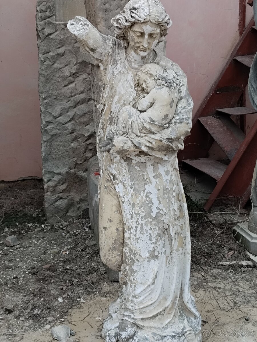 Kamenná socha