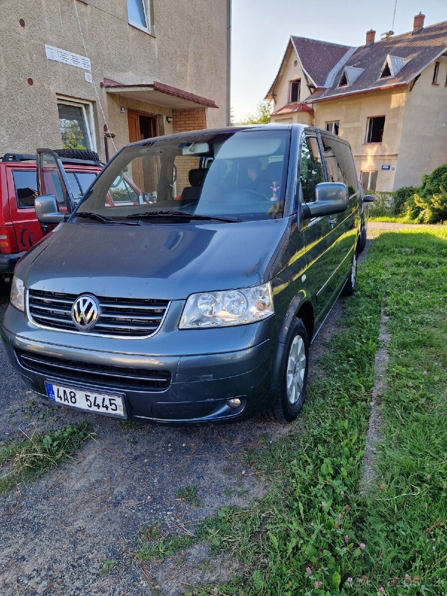 Volkswagen Multivan 128 kw, 2005 rok. 2.5dti.