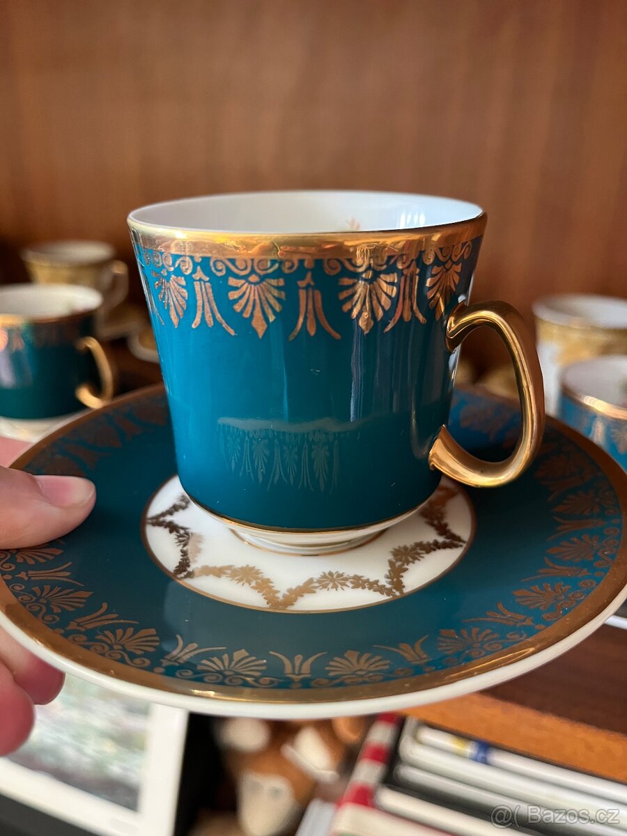Sada porcelánových šálků, kávový servis