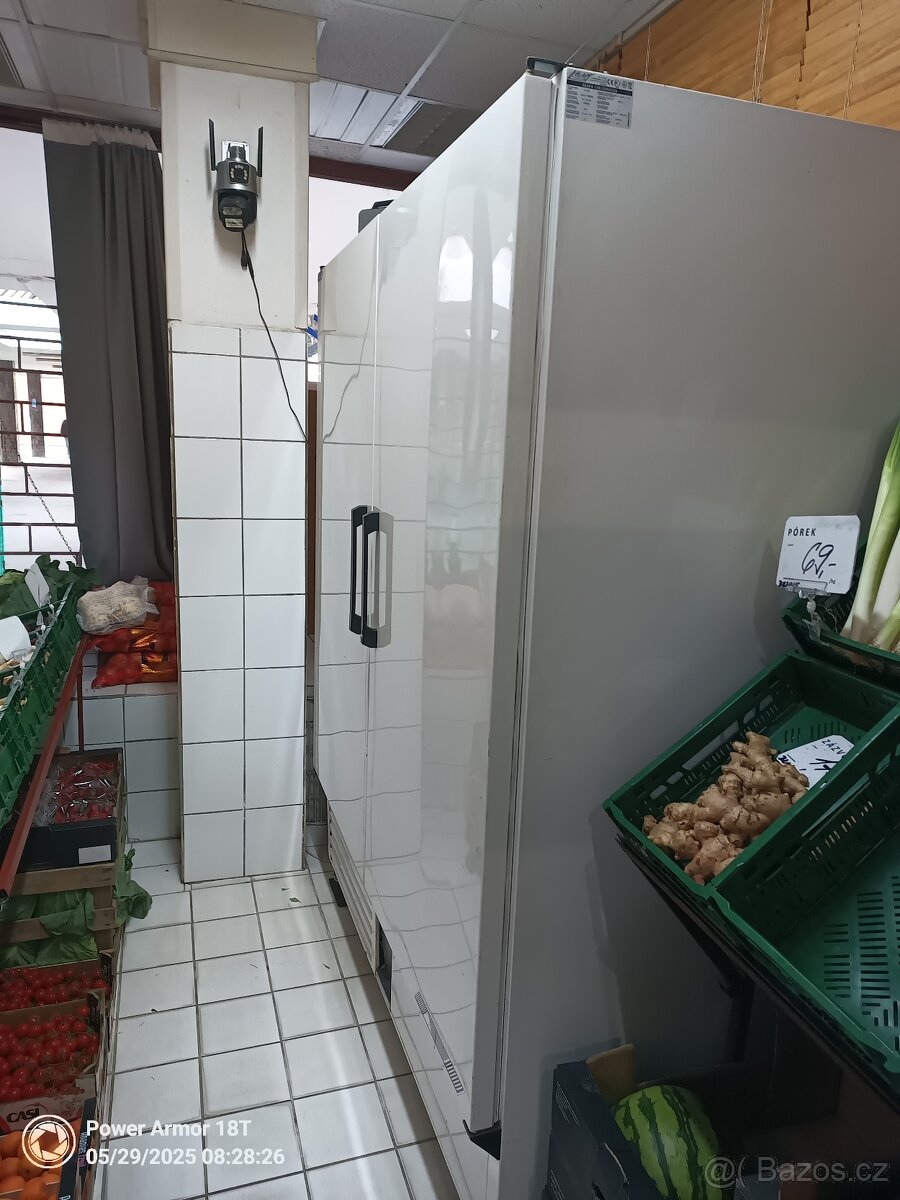 Veliká dvoudveřová profi lednice
