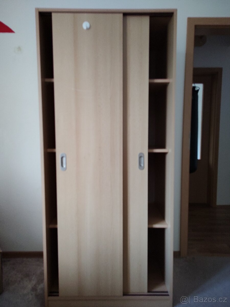 Skříň