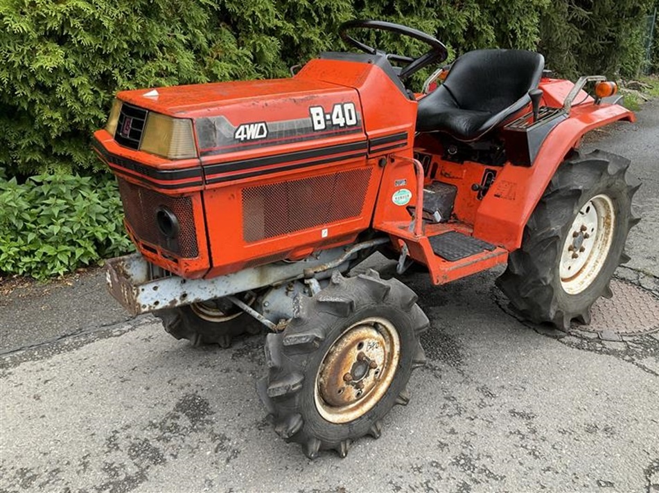 Japonský malotraktor Kubota B-40, traktor 4x4