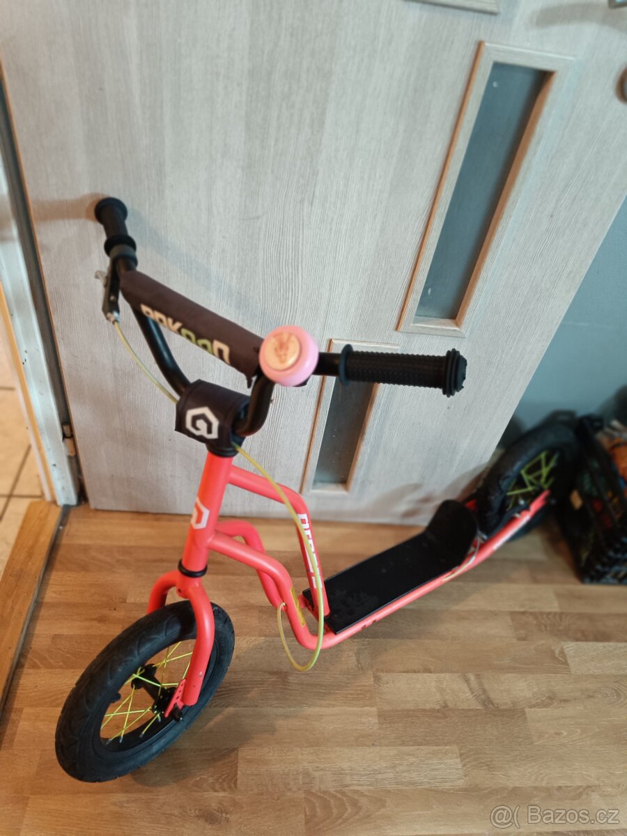 Dívčí koloběžka