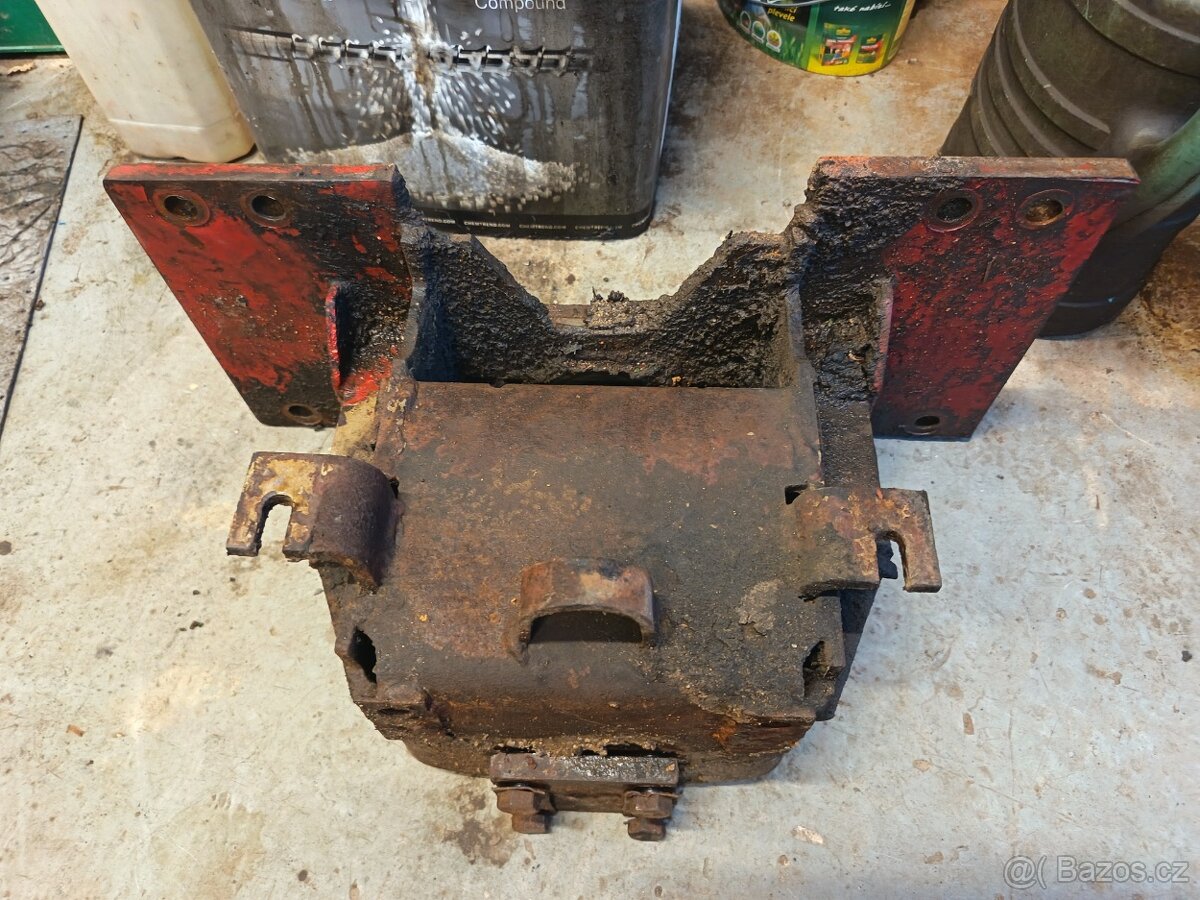 Konzole nápravy zetor