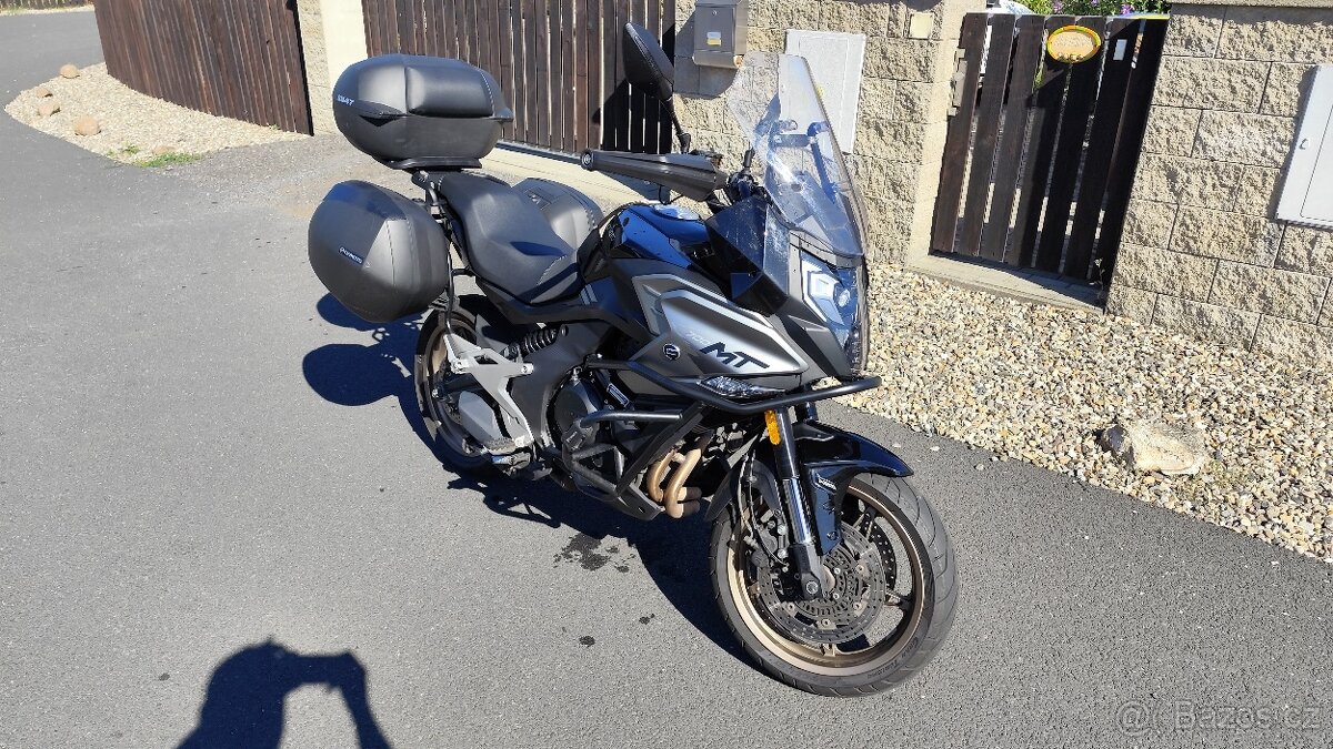 CFMOTO 700MT