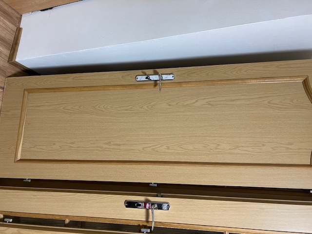 Prodám sadu interiérových dveří- dekor dub vč .kování