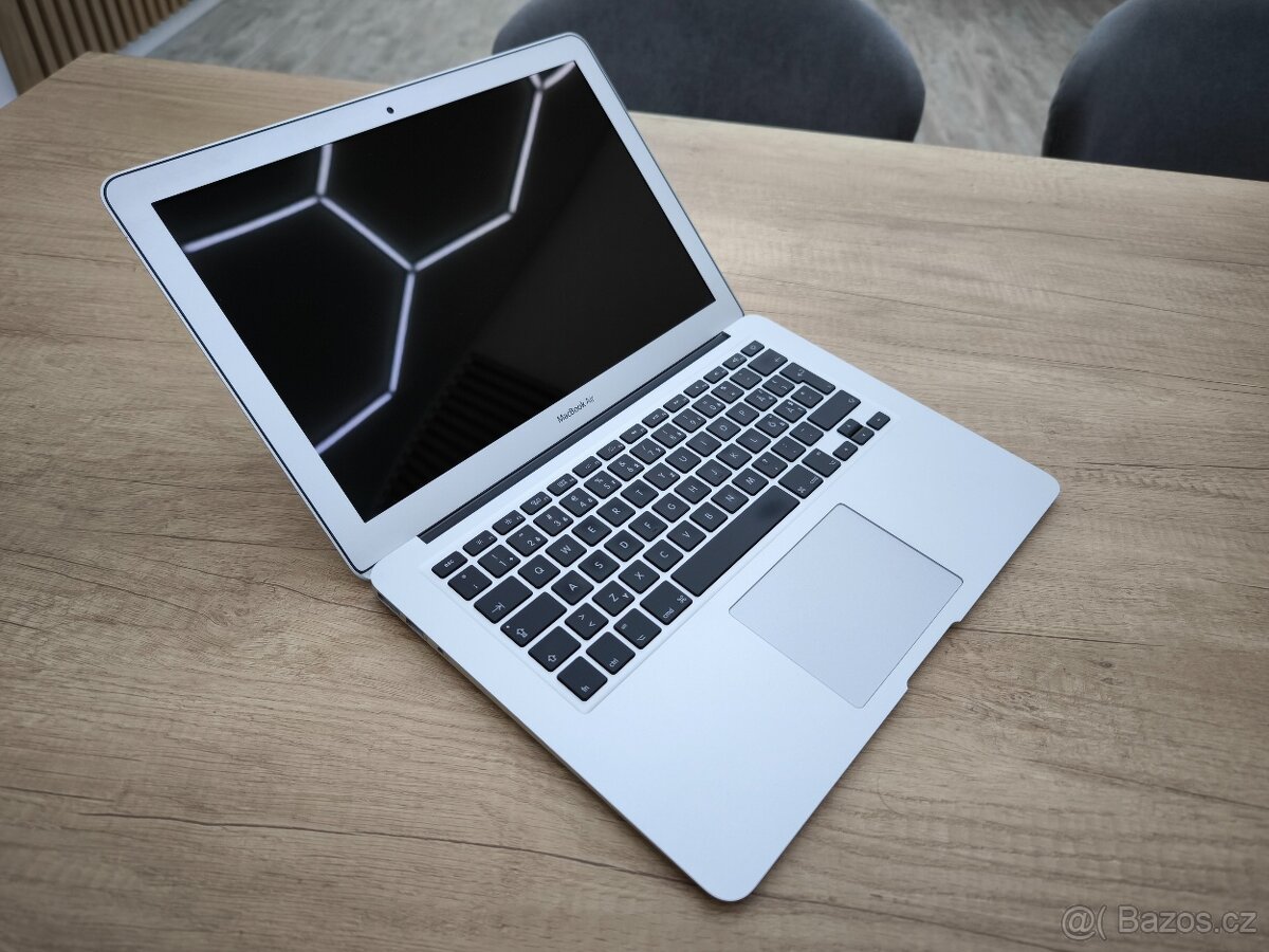 Apple MacBook Air 13 (A1466) Silver - ZÁRUKA 2 ROKY