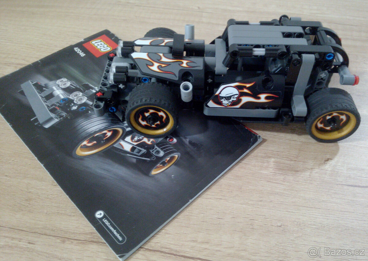 LEGO Technic 42046 - únikové závodní auto