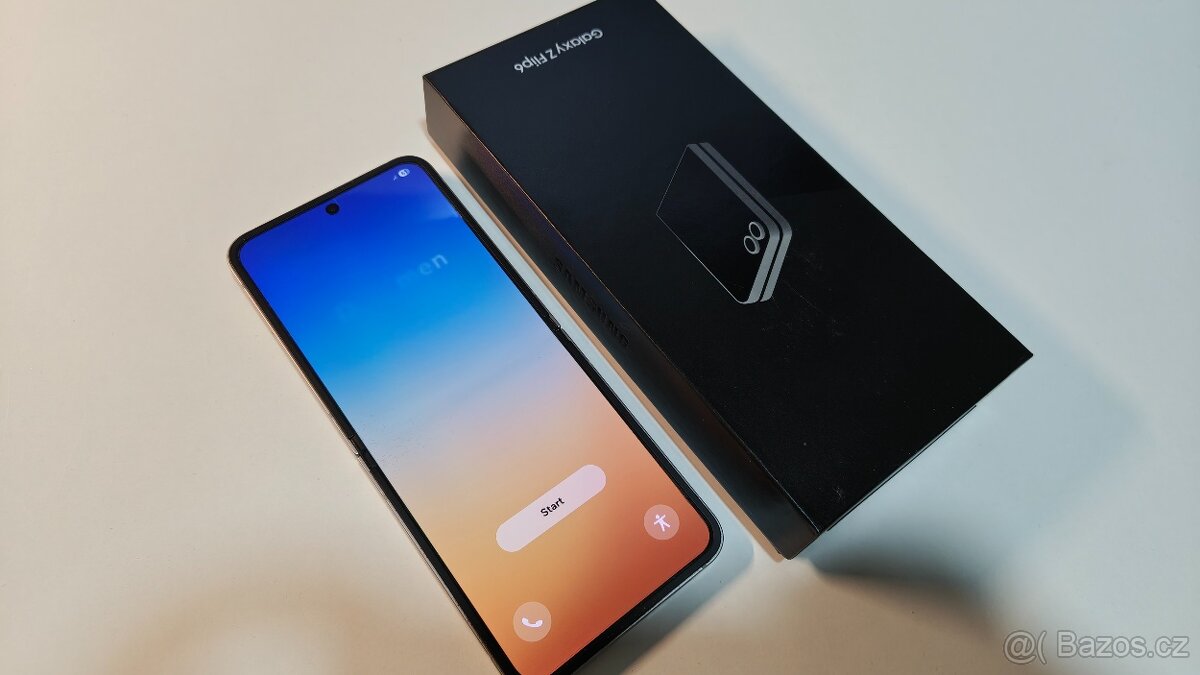 Galaxy Z Flip6 12/256 GB v záruce TOP stav grey