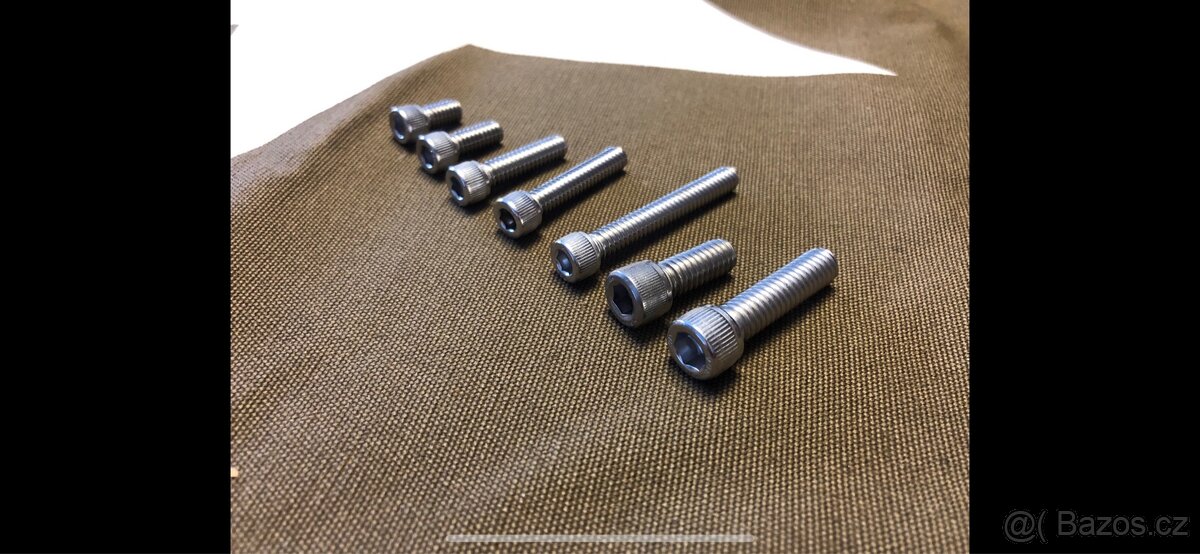 Nerezový palcový spojovací materiál