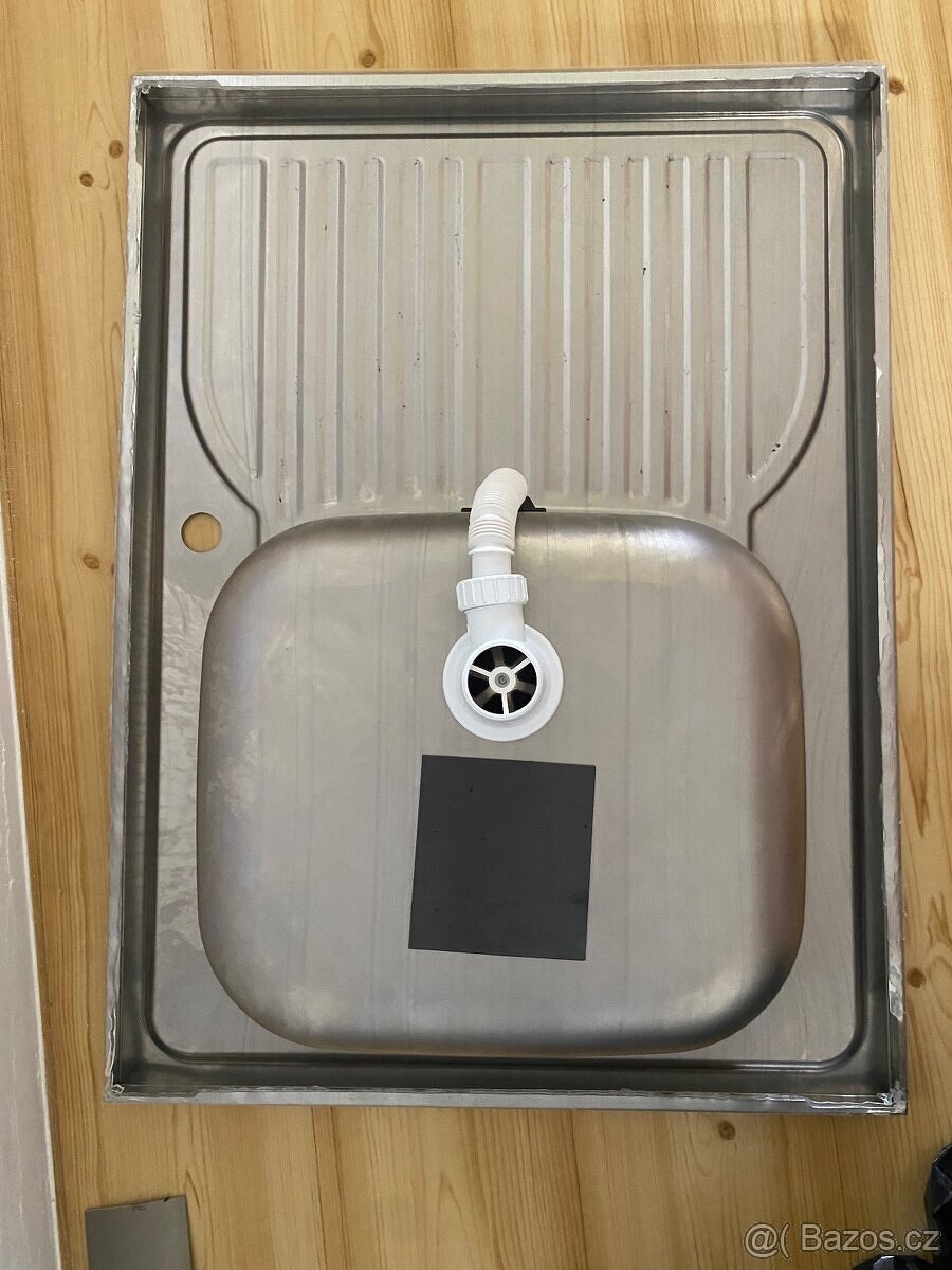 Dřez s odkapávačem