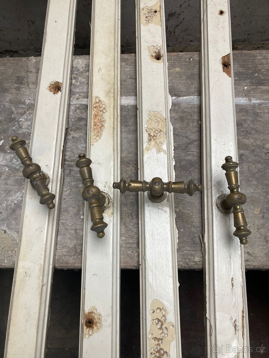 Prodám starožitné kličky na okna