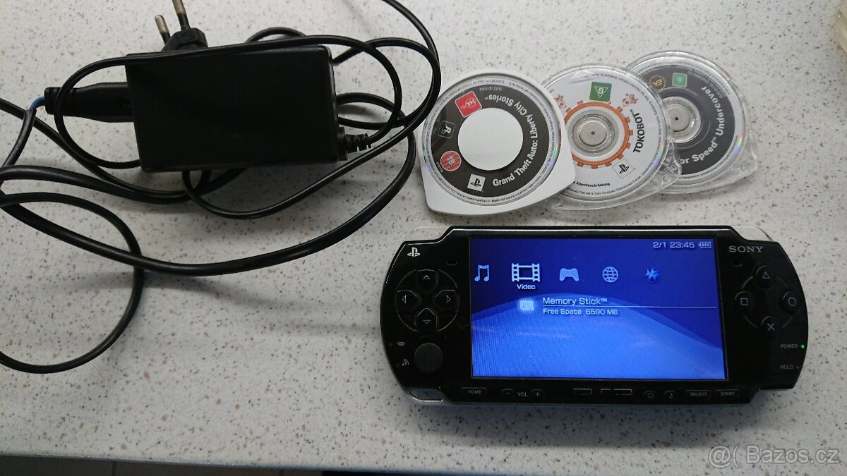 PSP + 3 hry + příslušenství