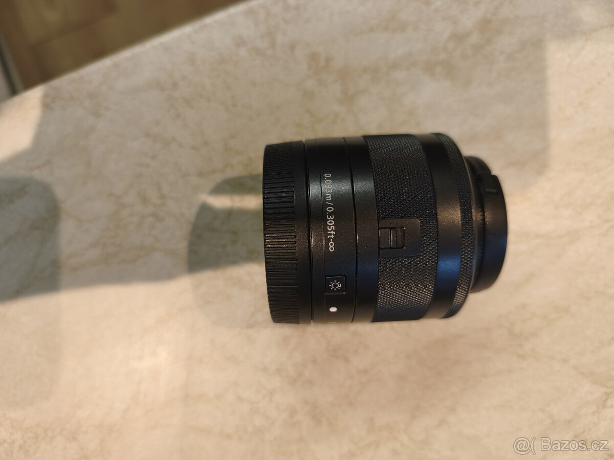 Canon EF-M 28mm f/3.5 Macro IS STM