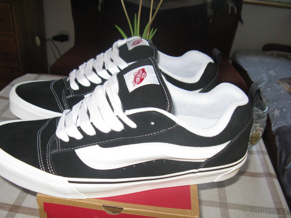 VANS boty EUR 49 NOVE