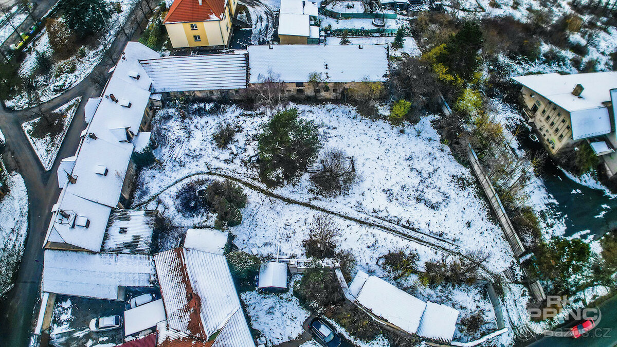 Prodej statku, hospodářského stavení v centru obce Mořina na