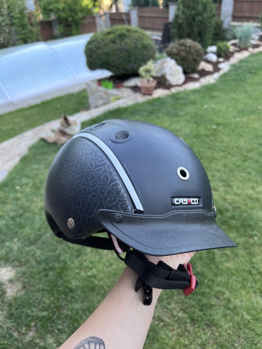 Jezdecká helma casco