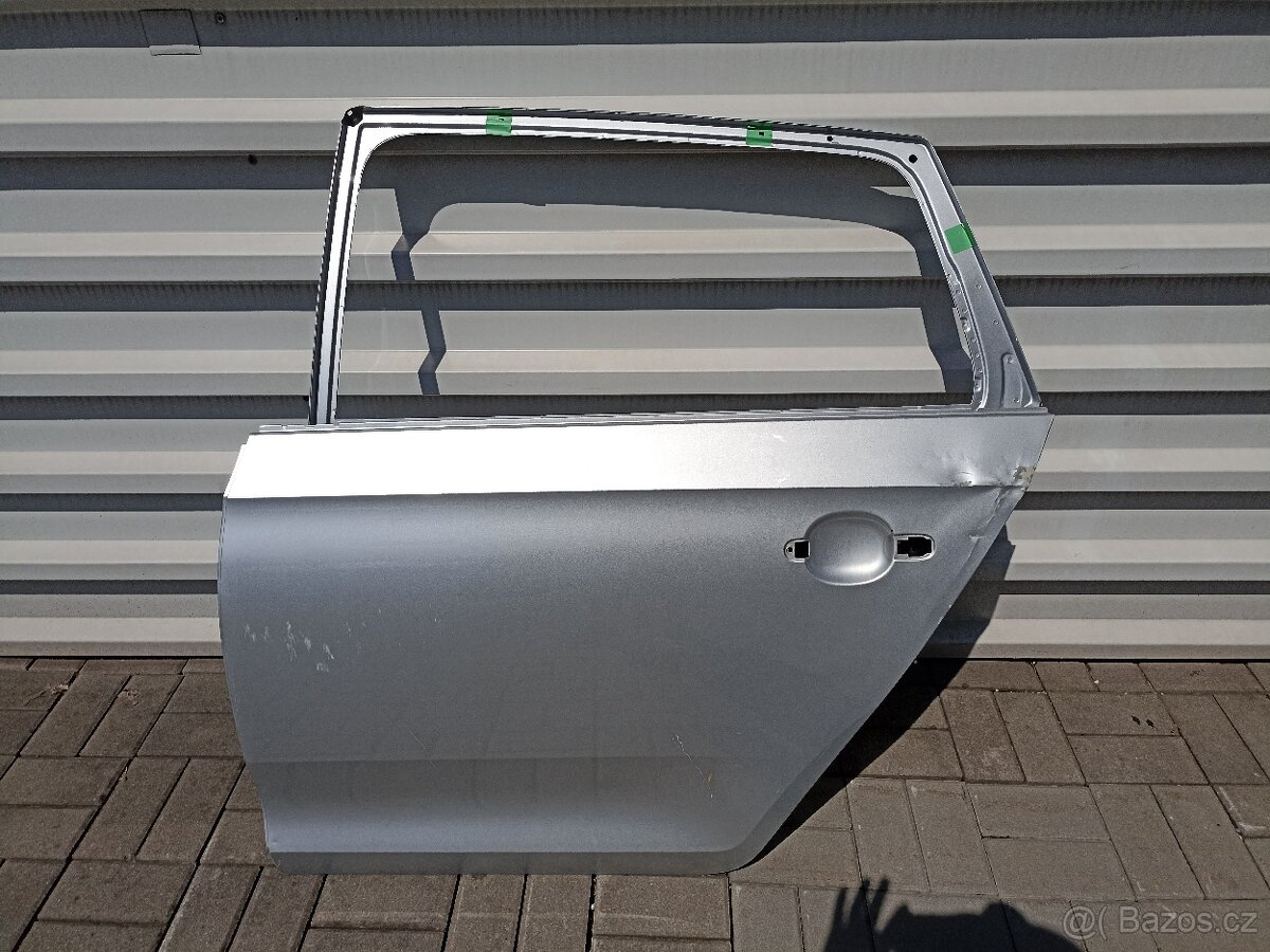 Škoda Rapid SPACEBACK levé zadní dveře 5JJ 833 311