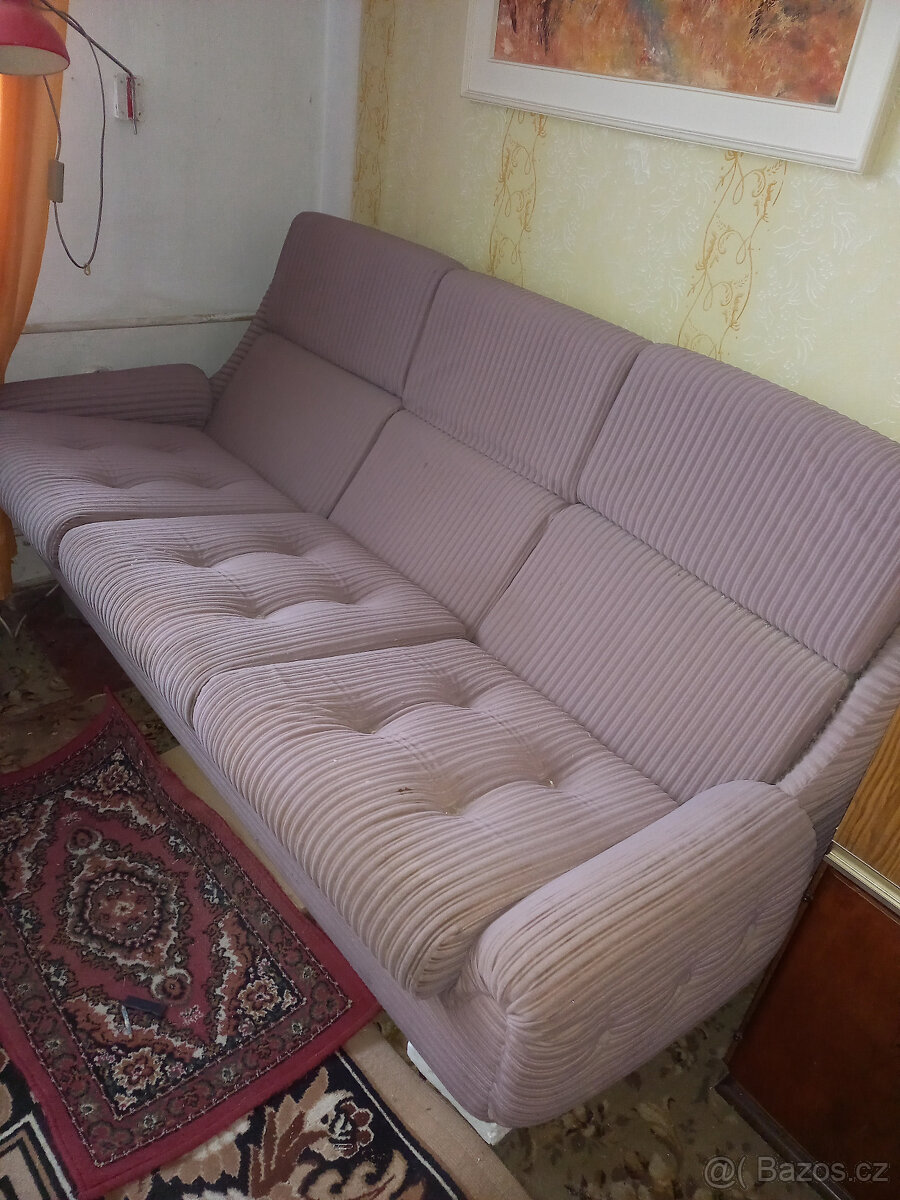 Gauč zvýšený posaz.