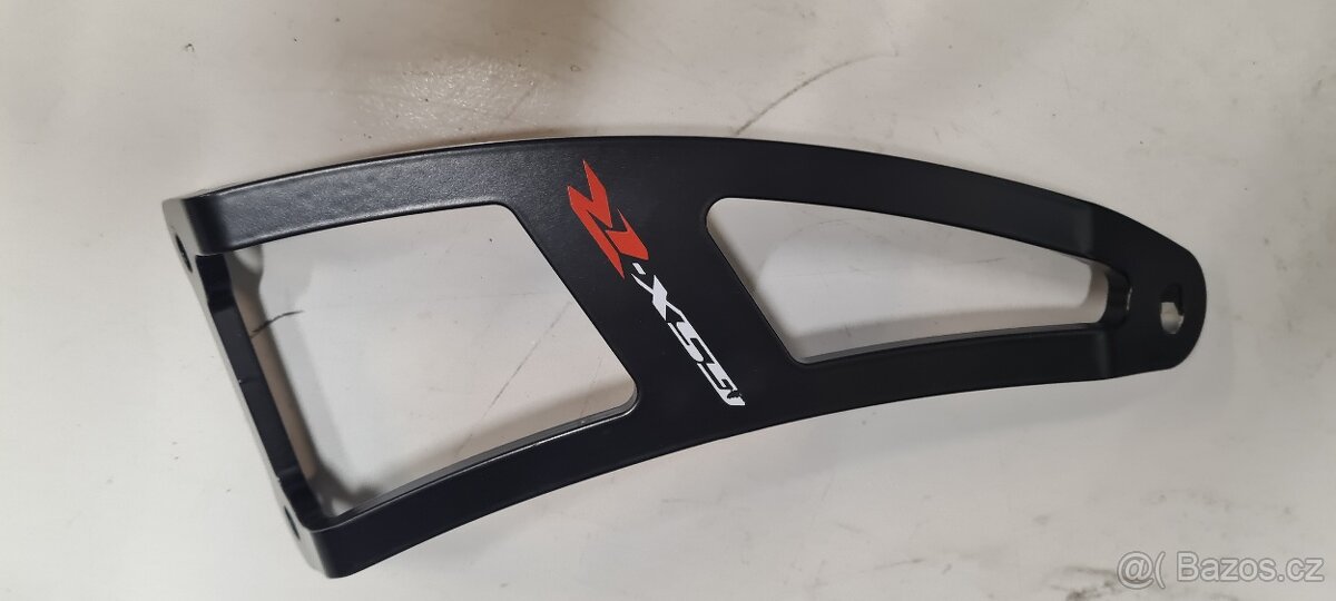 Gsx-r držák vyfuku