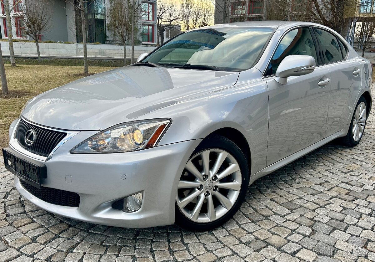 Lexus IS 250i V6 153KW AUTOMAT-KUŽE-KAMERA-PDC-VYHŘEV-2010