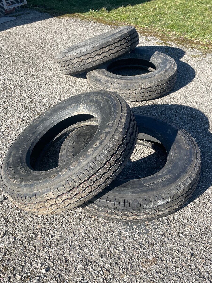 Pneu na vlek či vozík 17.5 8r