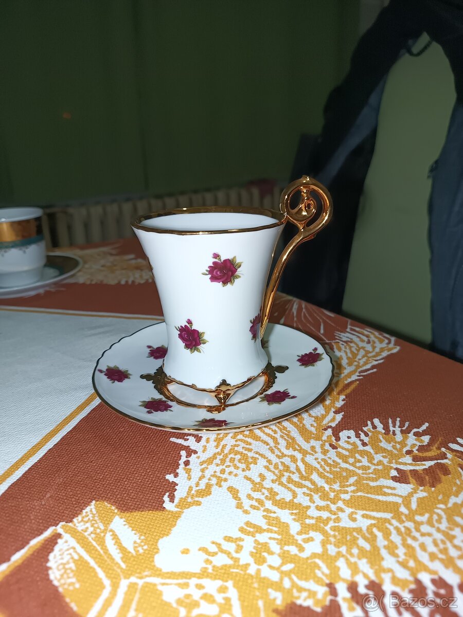 Hrnečky, skleničky, šálky a podšálky