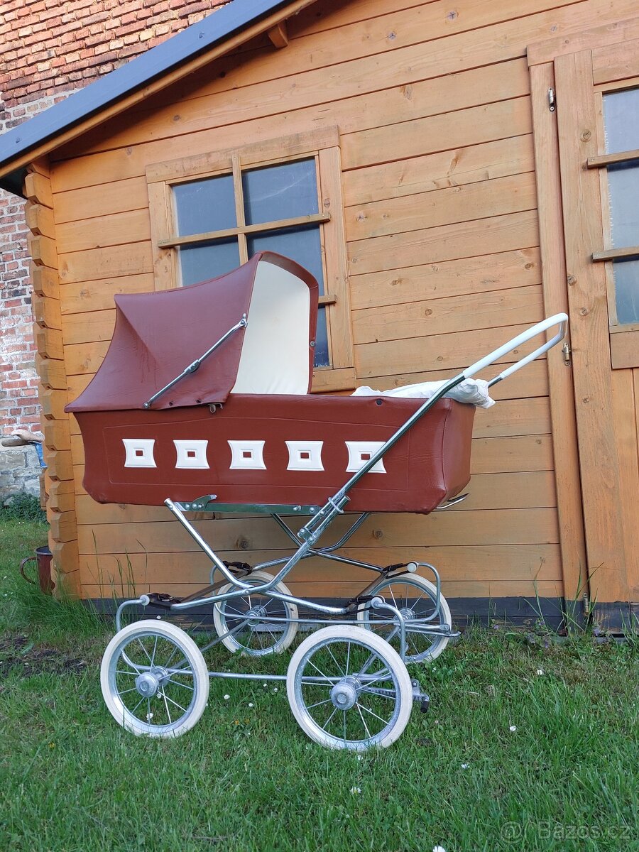 Retro kočárek Liberta